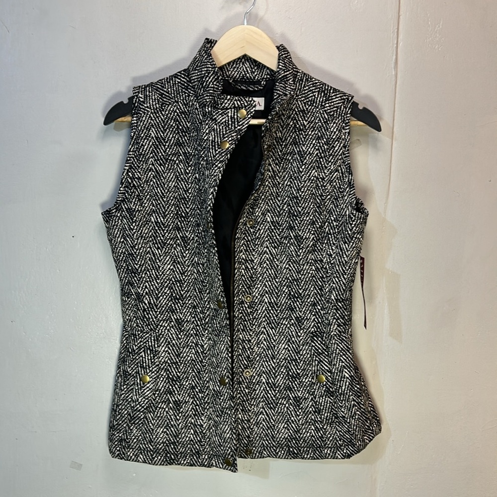 Merona Black/White Pattern Puffer Vest -S-#0038